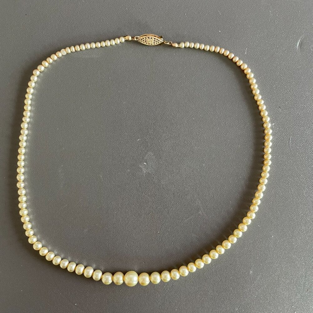 17 inch graduated bead faux pearl necklace